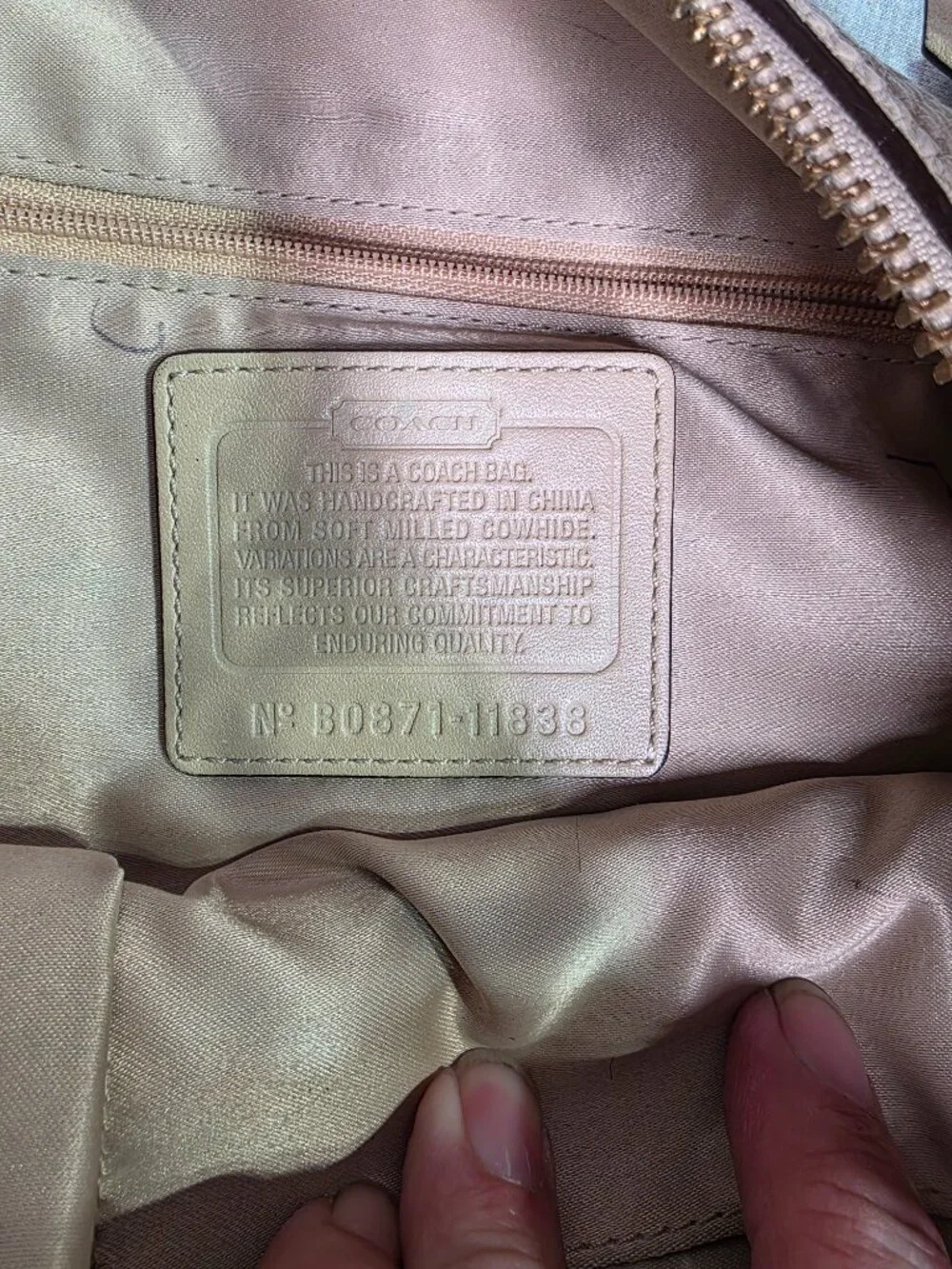 Coach Pebbled Leather Hobo Bag Cream Vanilla Shoulder Purse